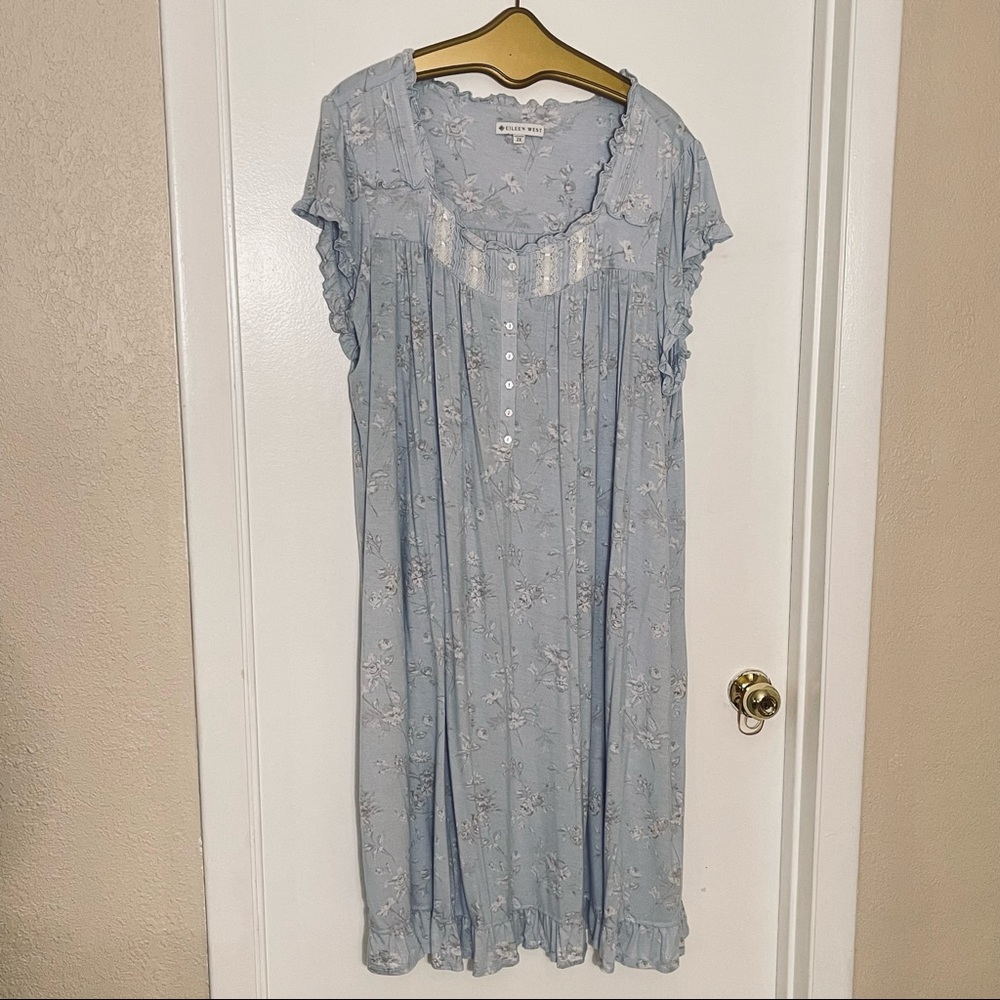 Eileen West blue floral nightgown 2xl. Preloved. Some slight pilling.